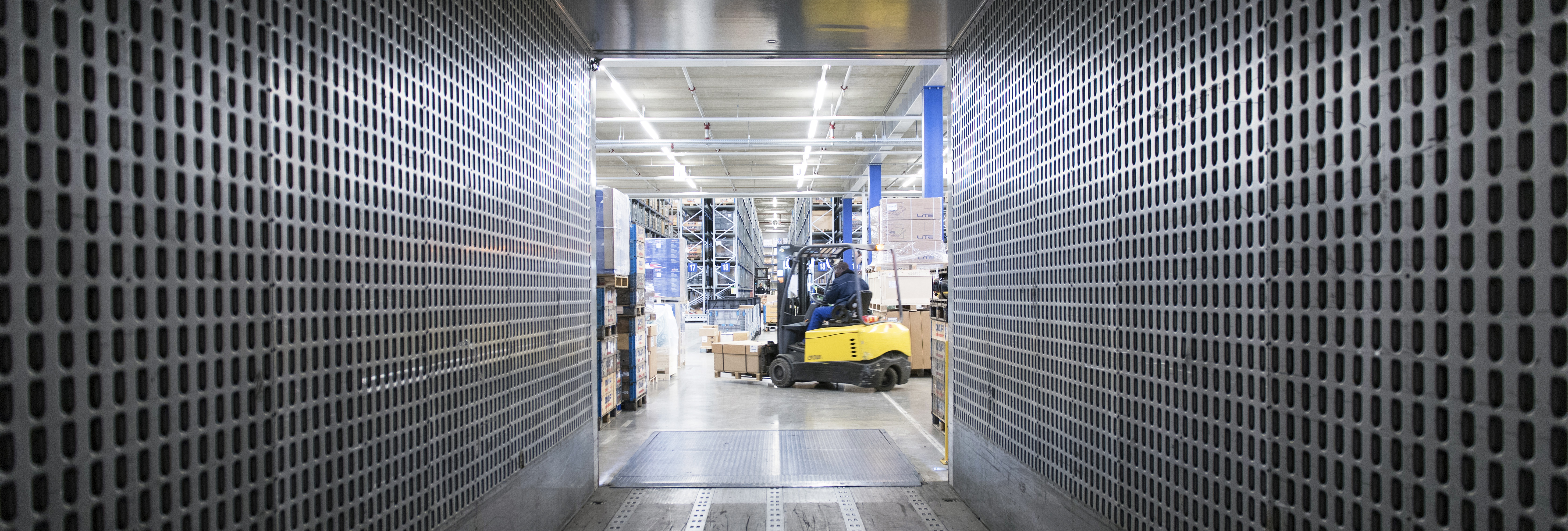 DAF-unloading-truck